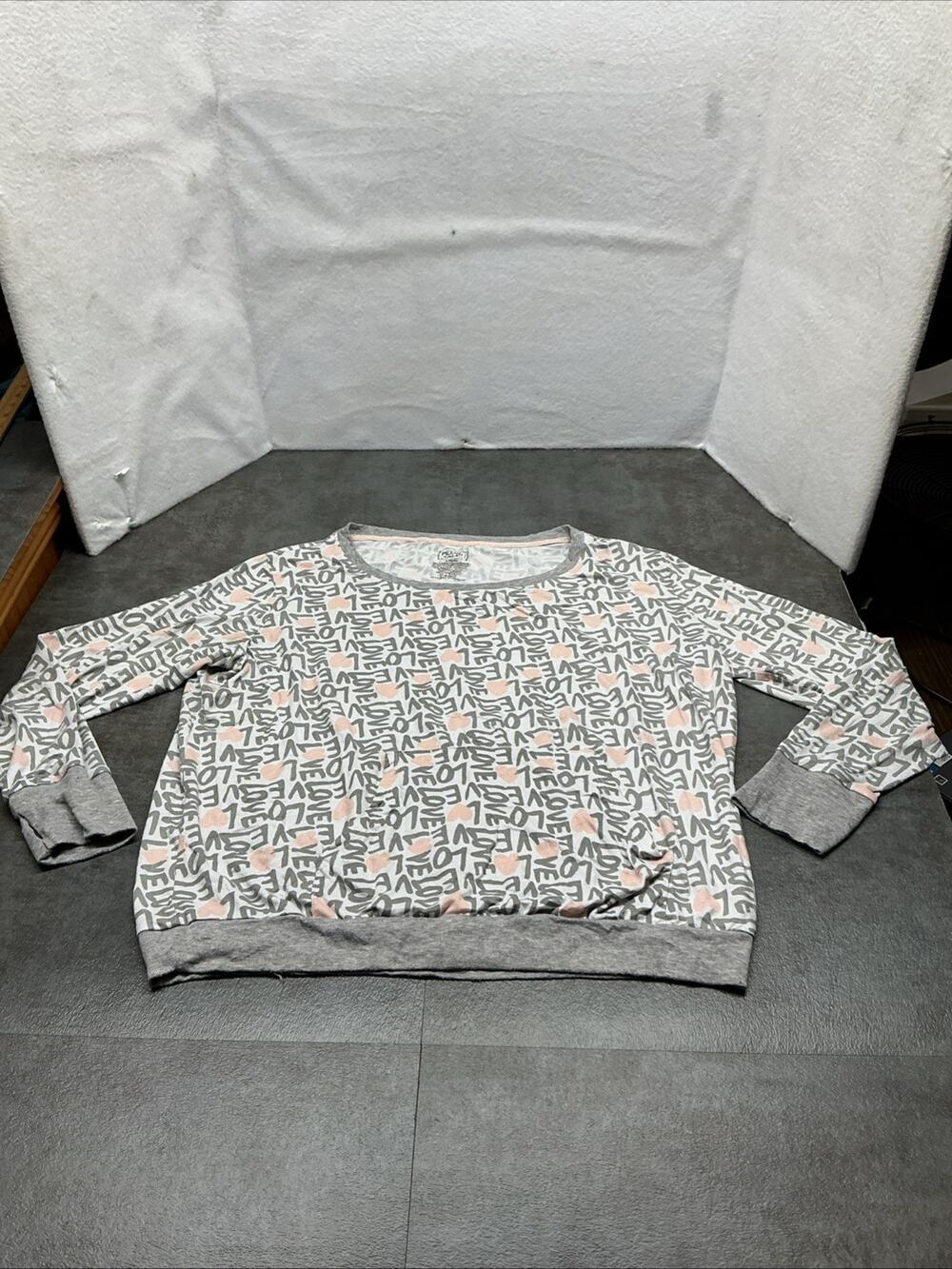 Pillow Talk Womens Large Pajama Top Gray/Pink Love/Hearts Long Sleeve Sz L,4506